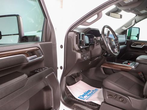 Used 2024 Chevrolet Silverado 3500 LT w/ Convenience Package image 4