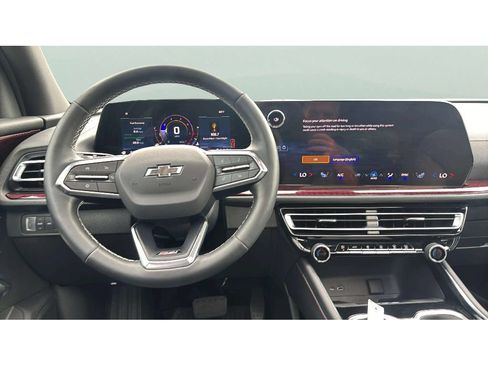 Used 2025 Chevrolet Traverse Z71 w/ LPO, Floor Liner Package AWD/4WD image 15