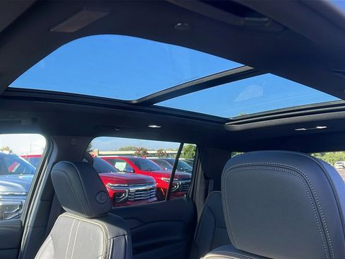 New 2026 Chevrolet Traverse High Country image 16