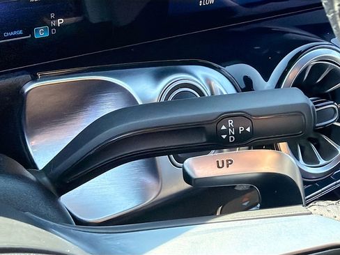 Used 2025 Mercedes-Benz GLB 35 AMG 4MATIC image 29