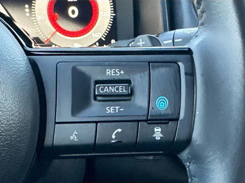 Used 2021 Nissan Rogue Platinum image 11