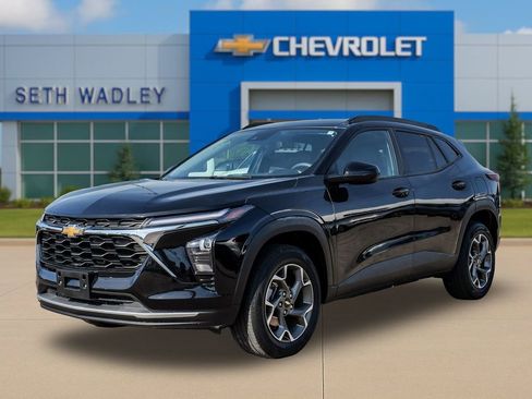 Used 2025 Chevrolet Trax LT FWD image 3