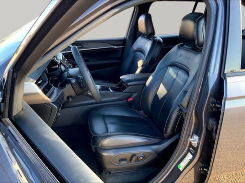 Used 2023 Jeep Grand Cherokee Overland AWD/4WD image 8