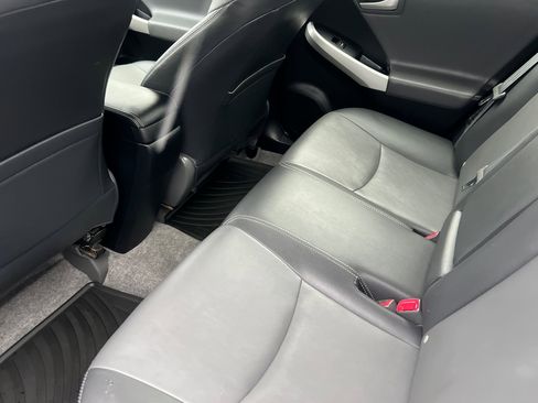 Used 2014 Toyota Prius Five image 12