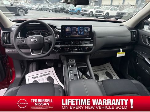 New 2026 Nissan Pathfinder SV image 12