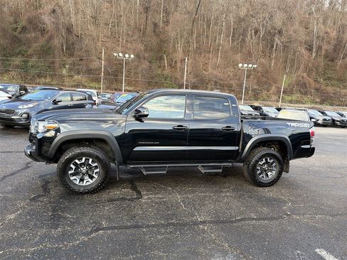 Used 2022 Toyota Tacoma TRD Off-Road image 7