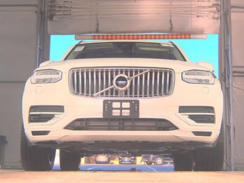 Used 2024 Volvo XC90 T8 Plus w/ Protection Package Premier image 3