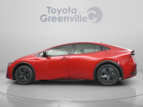 Used 2025 Toyota Prius LE FWD image 6