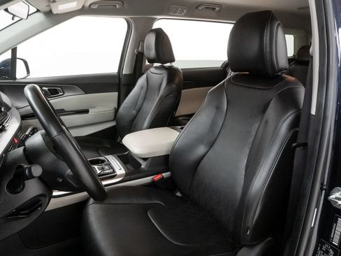 Used 2024 Kia Carnival LX FWD image 11