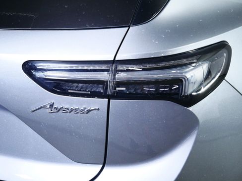 Used 2023 Buick Envision Avenir AWD/4WD image 17