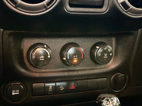 Used 2018 Jeep Wrangler Unlimited Sport w/ Connectivity Group image 10