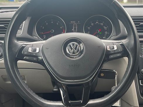 Used 2017 Volkswagen Passat 1.8T R-Line w/ R-Line Lighting Package FWD image 10