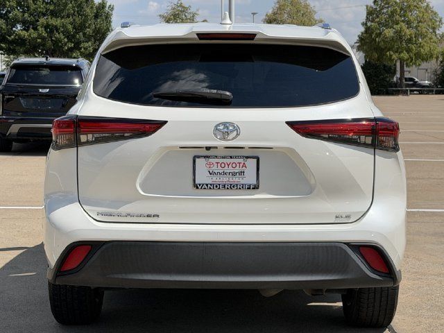 Used 2021 Toyota Highlander XLE FWD image 5