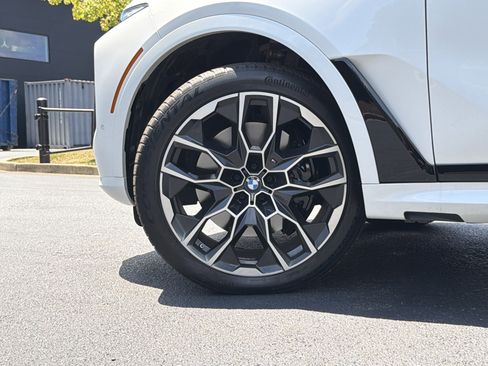 Used 2023 BMW X7 xDrive40i w/ M Sport Package AWD/4WD image 13