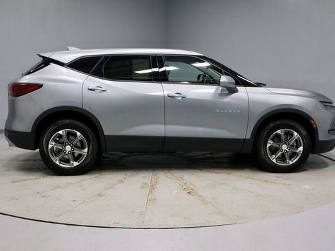 Used 2025 Chevrolet Blazer LT FWD image 12