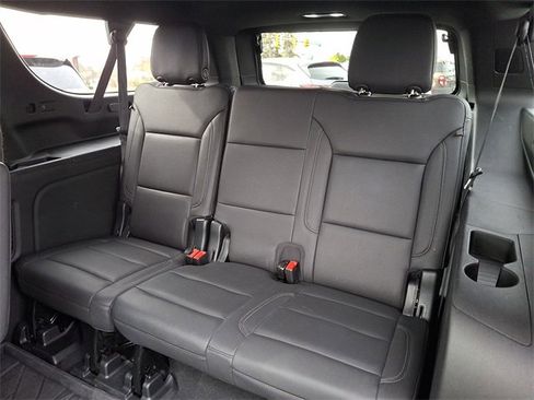 Used 2023 Chevrolet Suburban Z71 w/ Luxury Package image 15