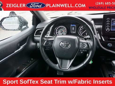 Used 2024 Toyota Camry SE image 12