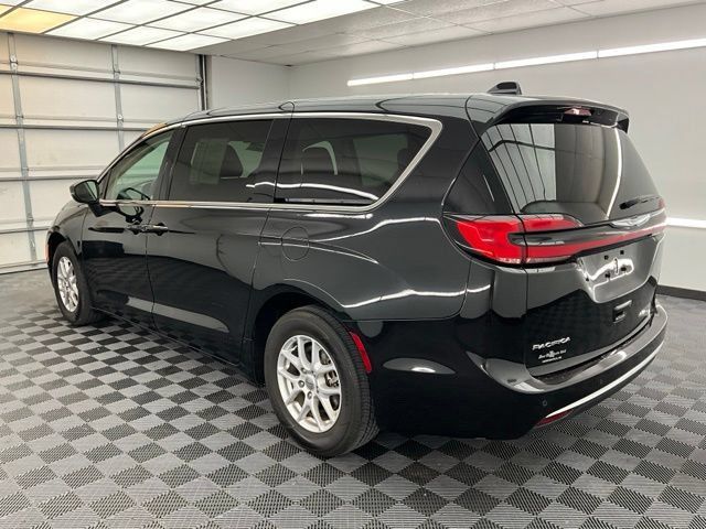 Used 2023 Chrysler Pacifica Touring-L FWD image 21