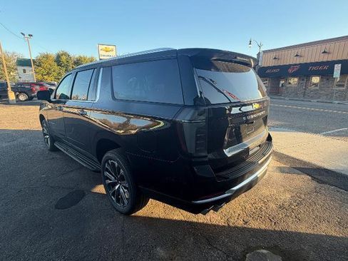 New 2026 Chevrolet Suburban High Country AWD/4WD image 7