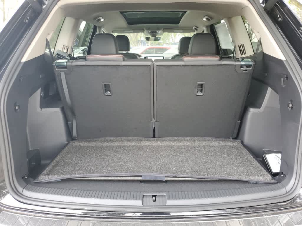 Certified 2024 Volkswagen Atlas Peak Edition SEL AWD/4WD image 30