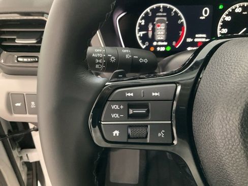 New 2025 Honda Pilot Touring image 11