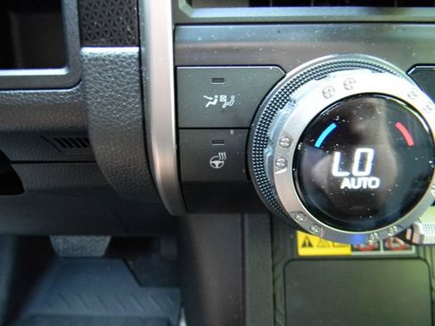 Used 2025 Toyota 4Runner Limited AWD/4WD image 18