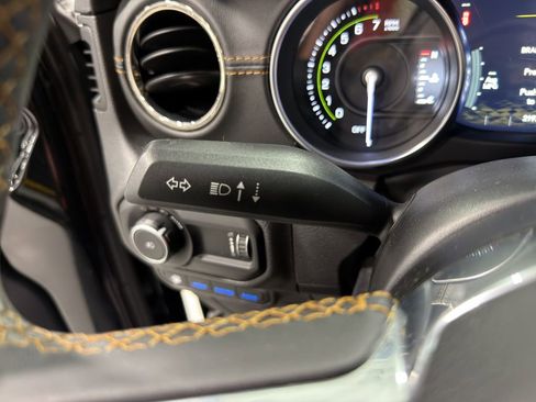 Used 2023 Jeep Wrangler Unlimited Sahara AWD/4WD image 28