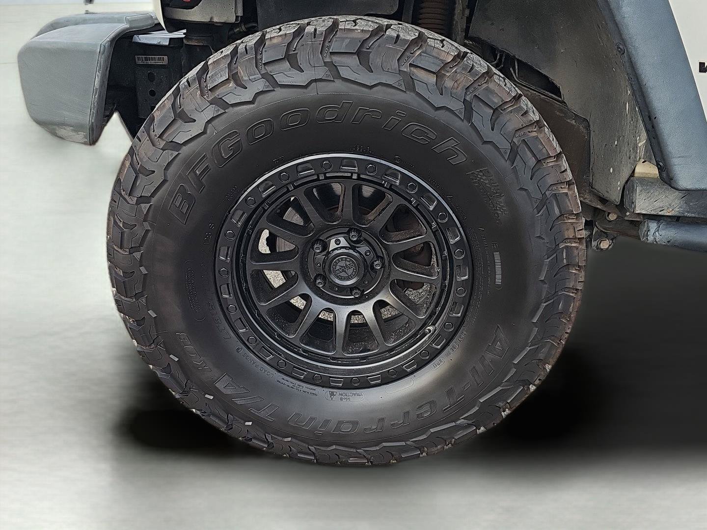 Used 2008 Jeep Wrangler Rubicon w/ Dual Top Group AWD/4WD image 12