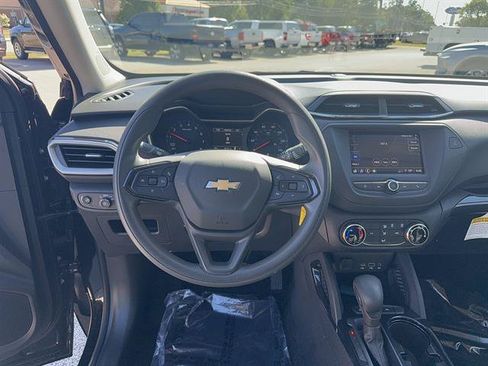 Certified 2023 Chevrolet TrailBlazer LS FWD image 12
