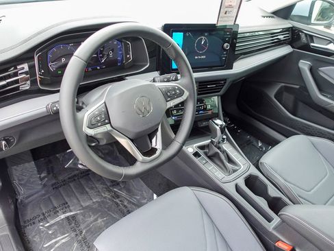 New 2025 Volkswagen Jetta SEL image 11