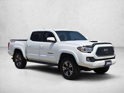 Used 2018 Toyota Tacoma TRD Sport w/ Technology Package AWD/4WD image 3