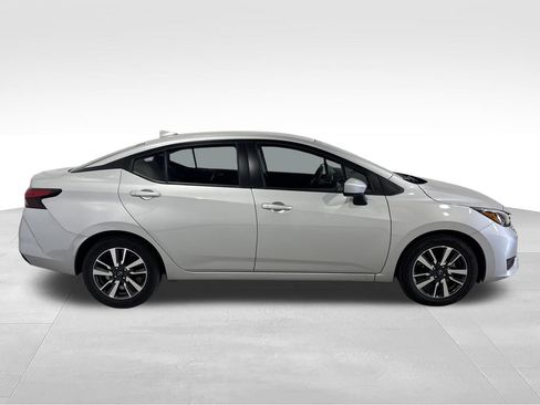 Used 2025 Nissan Versa SV FWD image 21