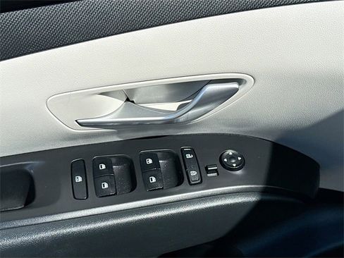 Certified 2024 Hyundai Tucson SE image 17
