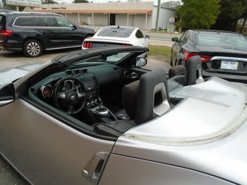 Used 2013 Nissan 370Z Roadster image 17