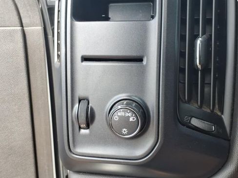 Used 2018 Chevrolet Silverado 1500 W/T AWD/4WD image 10