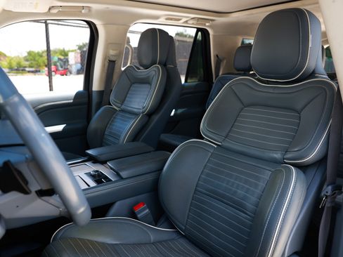 Used 2020 Lincoln Navigator L Black Label w/ Cargo Convenience Package AWD/4WD image 10