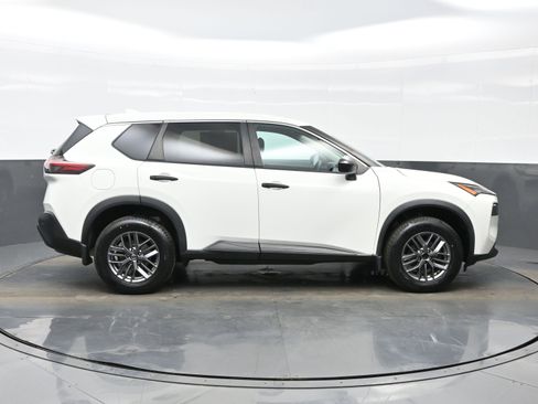Used 2021 Nissan Rogue S image 7