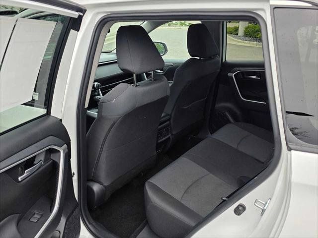 Used 2025 Toyota RAV4 XLE AWD/4WD image 15