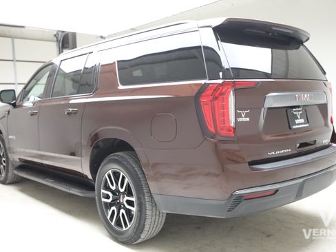 Used 2022 GMC Yukon XL AT4 AWD/4WD image 3