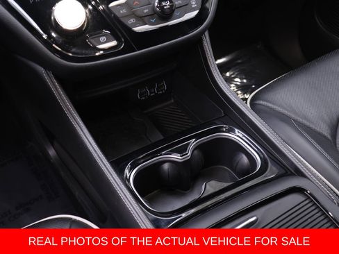 Used 2025 Chrysler Pacifica Limited FWD image 12