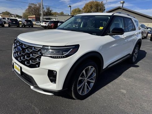 Used 2025 Ford Explorer Platinum w/ Ultimate Package image 7