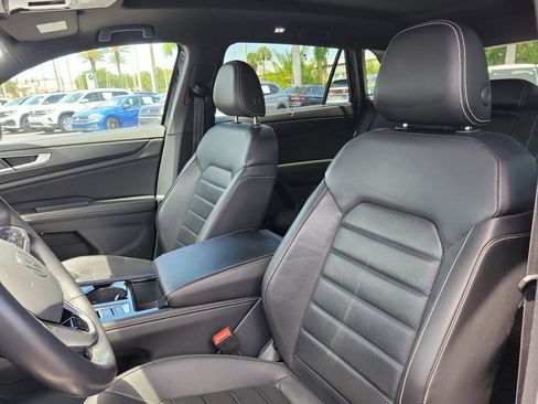Used 2024 Volkswagen Atlas Cross Sport SEL R-Line AWD/4WD image 21