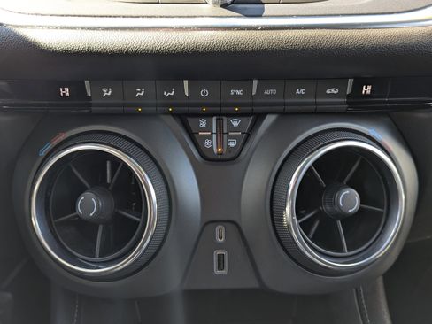 Used 2019 Chevrolet Blazer LT image 11