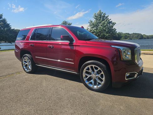 Used 2017 GMC Yukon Denali w/ Open Road Package AWD/4WD image 2