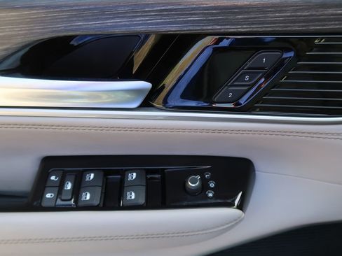 Used 2024 Jeep Wagoneer L Series II image 13