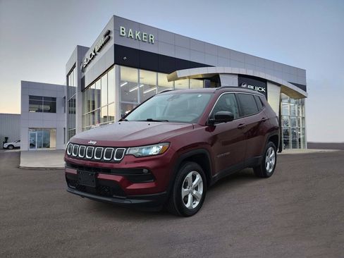 Used 2022 Jeep Compass Latitude w/ Convenience Group AWD/4WD image 1