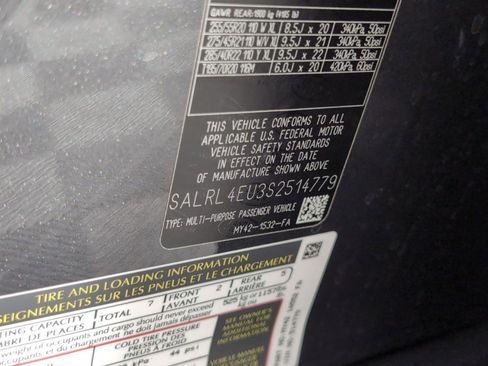 Used 2025 Land Rover Discovery Dynamic SE image 16