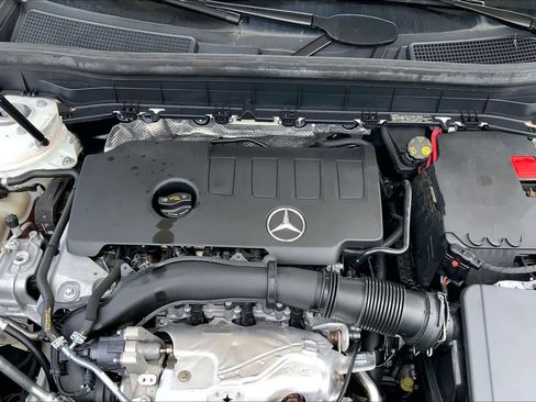 Used 2021 Mercedes-Benz GLB 250 4MATIC image 31