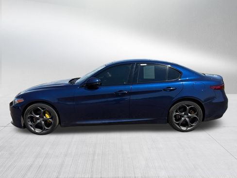 Used 2017 Alfa Romeo Giulia Ti w/ TI 19" Sport Package AWD/4WD image 4