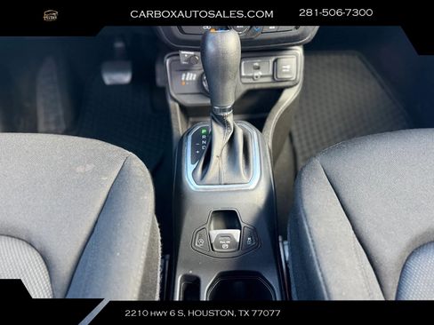 Used 2023 Jeep Renegade Latitude AWD/4WD image 12